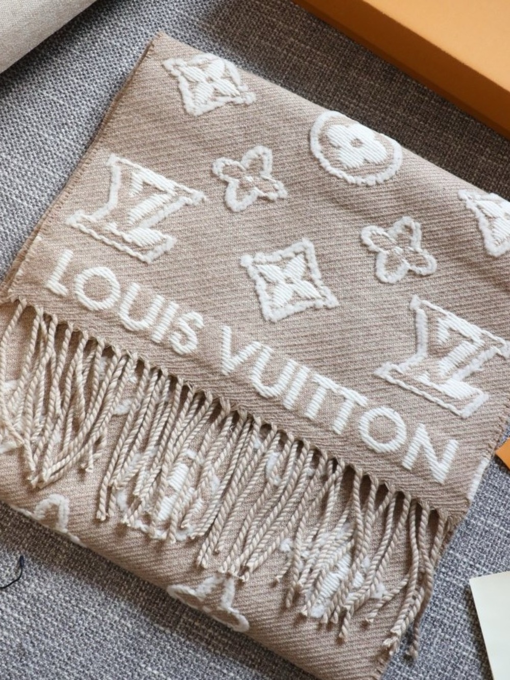 Authentic Louis Vuitton “3D LV” wool monogram scarf - Picture 3 of 8